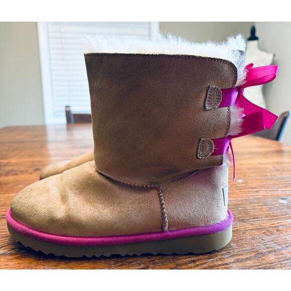 UGG Toddler Girls Bailey Bow II Shimmer Pink Boots - Size 3 US - Picture 1 of 8